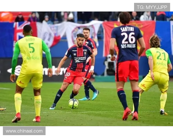 半场战报奥萨苏纳客场领先巴列卡诺布季米尔破门占得先机联赛对决